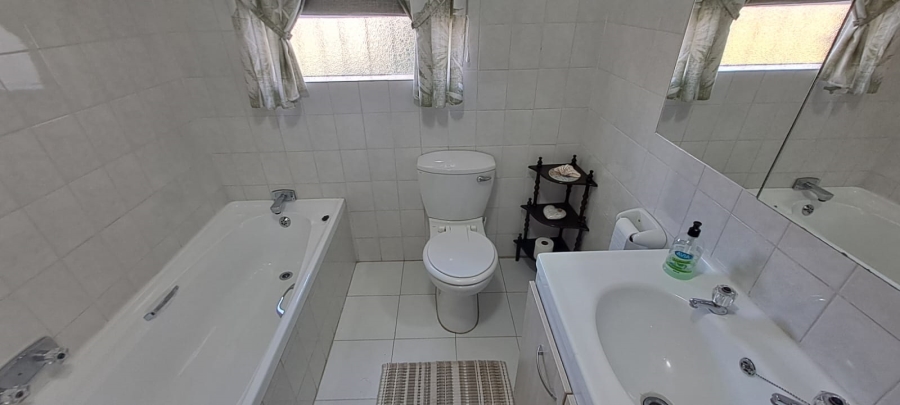 4 Bedroom Property for Sale in La Provance Free State